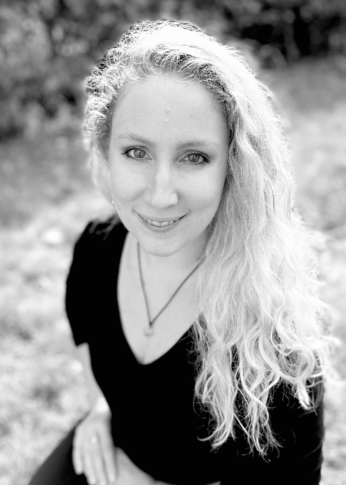 Oana Stefanescu - Author Photo.jpg